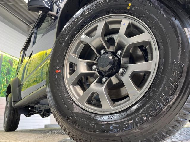 �y����15�C���`�A���~�z�C�[���z�O�ςɃ}�b�`���������A���~�z�C�[���𑕒����Ă���܂��B�e��ЊO�A���~�z�C�[����A�X�^�b�h���X�^�C�����戵�����Ă���܂��B���񂲑��k����������