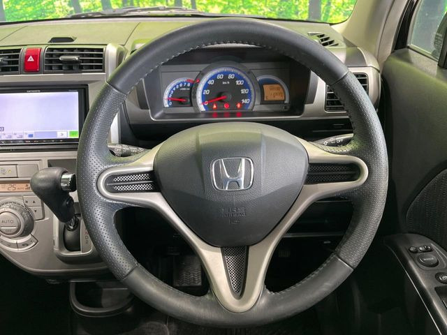 �y�����v�����X�e�A�����O�z�㎿�Ȋv���g�p���邱�ƂŁA��ɂ����������݂ƂĂ��^�]���₷���n���h���ł���