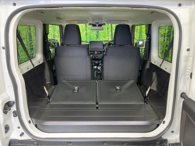 ���i�̂���������ʋ΁A���}���ɏ\���ȉ׎��X�y�[�X���m�ۂ��Ă���܂��B�Z�J���h�V�[�g��|���ƁA�傫�ȉו��̐ύڂ��\�ł���