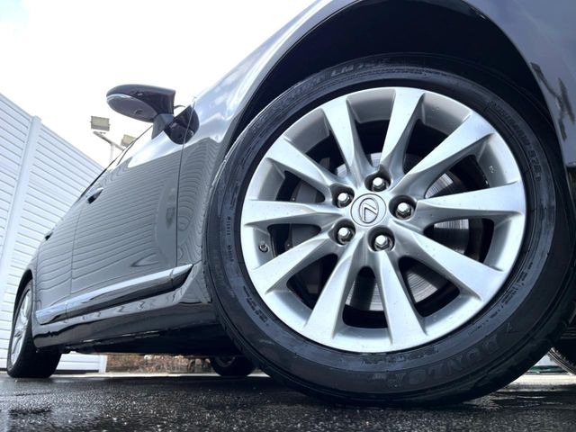 �y����18�C���`�A���~�z�C�[���z�O�ςɃ}�b�`���������A���~�z�C�[���𑕒����Ă���܂��B�e��ЊO�A���~�z�C�[����A�X�^�b�h���X�^�C�����戵�����Ă���܂��B���񂲑��k����������