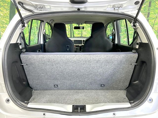 ���i�̂���������ʋ΁A���}���ɏ\���ȉ׎��X�y�[�X���m�ۂ��Ă���܂��B�Z�J���h�V�[�g��|���ƁA�傫�ȉו��̐ύڂ��\�ł���