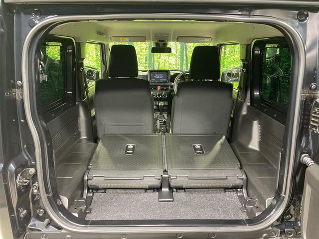 ���i�̂���������ʋ΁A���}���ɏ\���ȉ׎��X�y�[�X���m�ۂ��Ă���܂��B�Z�J���h�V�[�g��|���ƁA�傫�ȉו��̐ύڂ��\�ł���