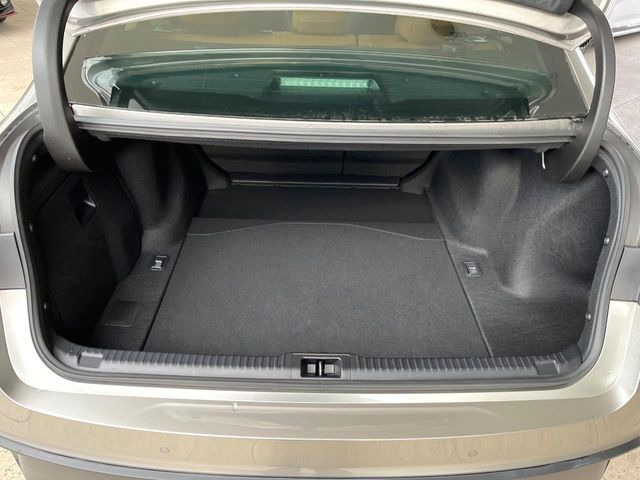 ���i�̂���������ʋ΁A���}���ɏ\���ȉ׎��X�y�[�X���m�ۂ��Ă���܂��B