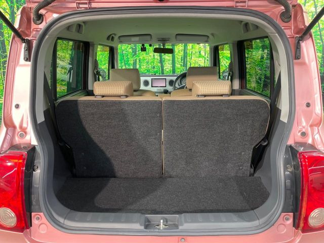 ���i�̂���������ʋ΁A���}���ɏ\���ȉ׎��X�y�[�X���m�ۂ��Ă���܂��B�Z�J���h�V�[�g��|���ƁA�傫�ȉו��̐ύڂ��\�ł���