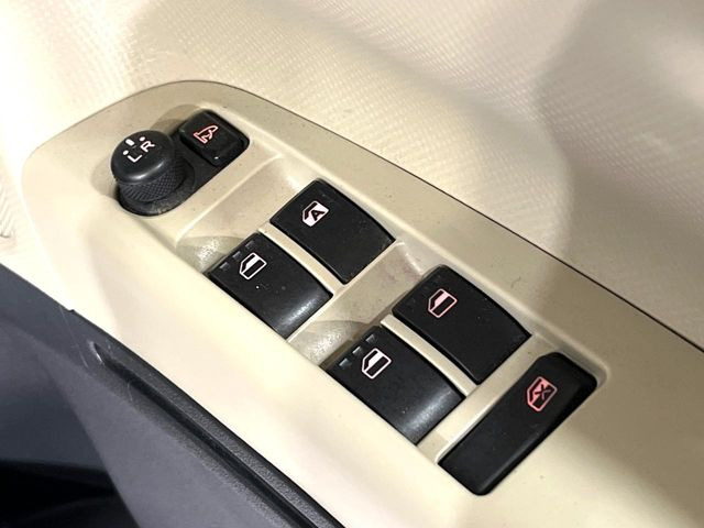 �y�d���i�[�~���[�z�T�C�h�~���[�͓d���i�[���ƂȂ��Ă���A�������ԏ�ł��L�Y�������X�N��}�����܂��B