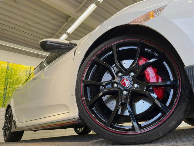 �y����20�C���`�A���~�z�C�[���z�O�ςɃ}�b�`���������A���~�z�C�[���𑕒����Ă���܂��B�e��ЊO�A���~�z�C�[����A�X�^�b�h���X�^�C�����戵�����Ă���܂��B���񂲑��k����������