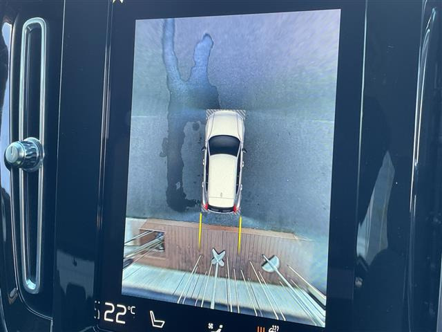 XC40B4 モメンタム