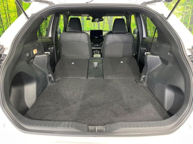 ���i�̂���������ʋ΁A���}���ɏ\���ȉ׎��X�y�[�X���m�ۂ��Ă���܂��B�Z�J���h�V�[�g��|���ƁA�傫�ȉו��̐ύڂ��\�ł���