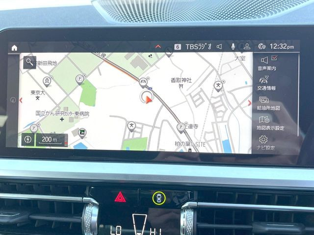 ��BMW�����i�r:��̊��̂���i�r�́A����������ԓ������o���Ă���܂��BBluetooth�Đ��ȂǃI�[�f�B�I�@�\���[�����Ă���܂��̂ŁA�^�]�����y���߂܂���