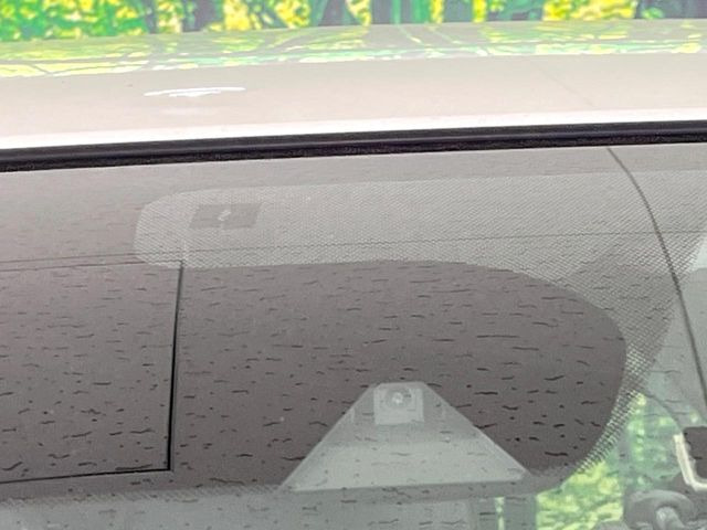 �y�G�}�[�W�F���V�[�u���[�L�z���s���ɑO���̎ԗ�����F�����A�Փ˂������Ȏ��͌x��ƃu���[�L�ŏՓˉ���Ɣ�Q�y�����A�V�X�g�B�����S�Ƀh���C�u�����y���݂��������܂��B