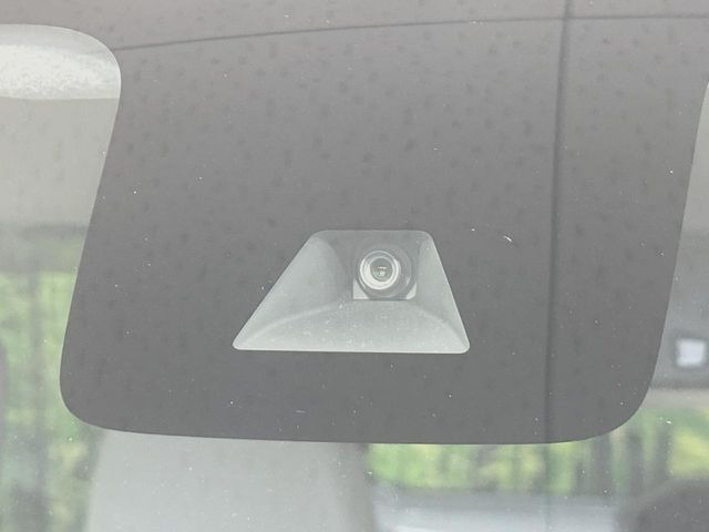 �y�C���e���W�F���g�G�}�[�W�F���V�[�u���[�L�z�t�����g�J�����őO���̎ԗ�����s�҂����m�B�Փ˂������Ȏ��͏Փ˔�Q�y���u���[�L���쓮�A�Փˉ�����T�|�[�g�B�����S�Ƀh���C�u�����y���݂��������܂��B