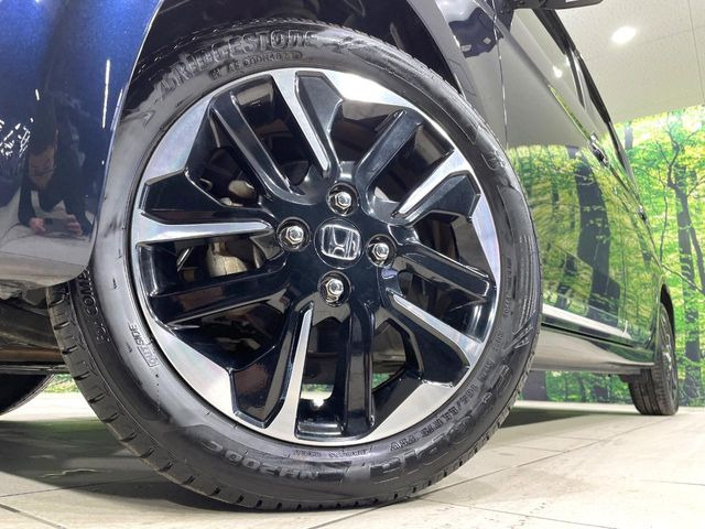 �y����15�C���`�A���~�z�C�[���z�O�ςɃ}�b�`���������A���~�z�C�[���𑕒����Ă���܂��B�e��ЊO�A���~�z�C�[����A�X�^�b�h���X�^�C�����戵�����Ă���܂��B���񂲑��k����������