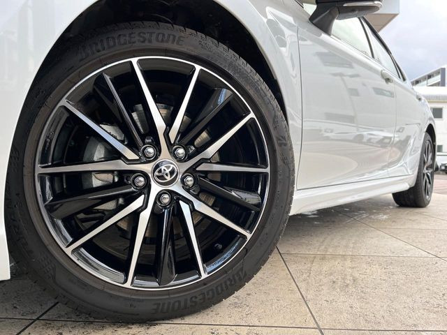 �y����18�C���`�A���~�z�C�[���z�O�ςɃ}�b�`���������A���~�z�C�[���𑕒����Ă���܂��B�e��ЊO�A���~�z�C�[����A�X�^�b�h���X�^�C�����戵�����Ă���܂��B���񂲑��k����������