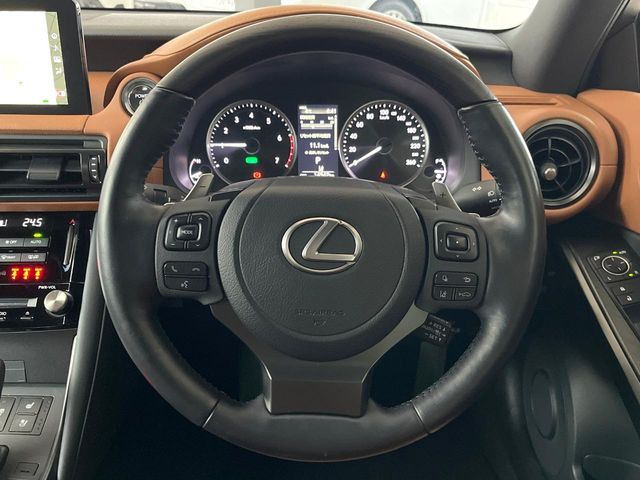 �y�����v�����X�e�A�����O�z�㎿�Ȋv���g�p���邱�ƂŁA��ɂ����������݂ƂĂ��^�]���₷���n���h���ł���