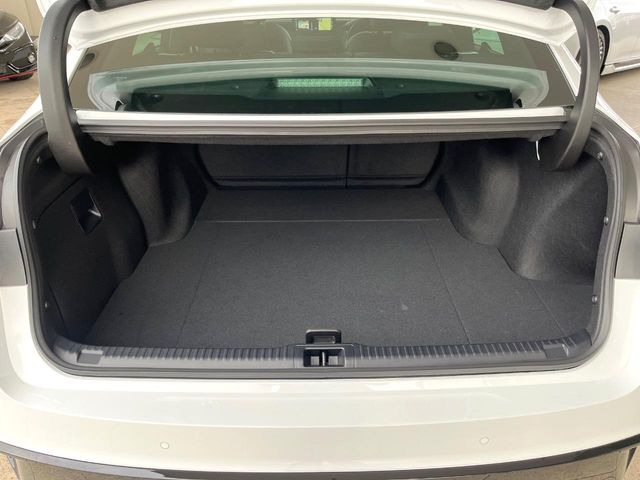 ���i�̂���������ʋ΁A���}���ɏ\���ȉ׎��X�y�[�X���m�ۂ��Ă���܂��B