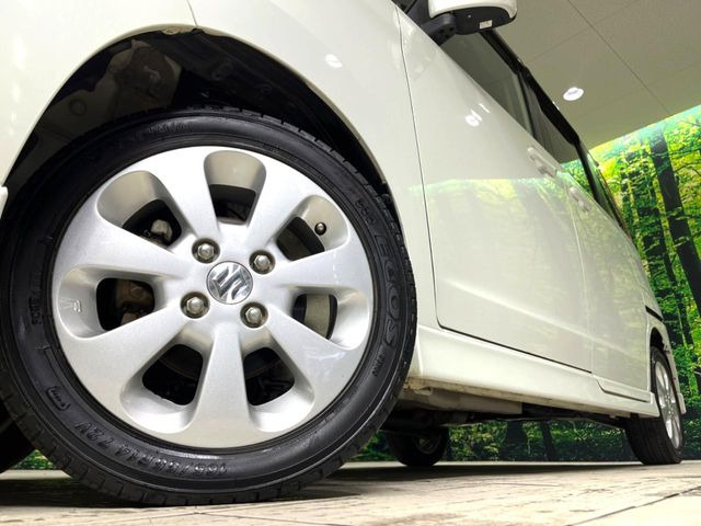 �y�����A���~�z�C�[���z�O�ςɃ}�b�`���������A���~�z�C�[���𑕒����Ă���܂��B�e��ЊO�A���~�z�C�[����A�X�^�b�h���X�^�C�����戵�����Ă���܂��B���񂲑��k����������