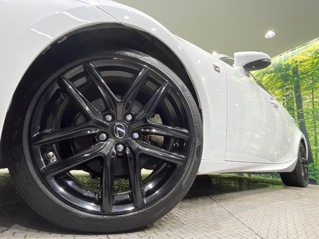 �y����18�C���`�A���~�z�C�[���z�O�ςɃ}�b�`���������A���~�z�C�[���𑕒����Ă���܂��B�e��ЊO�A���~�z�C�[����A�X�^�b�h���X�^�C�����戵�����Ă���܂��B���񂲑��k����������