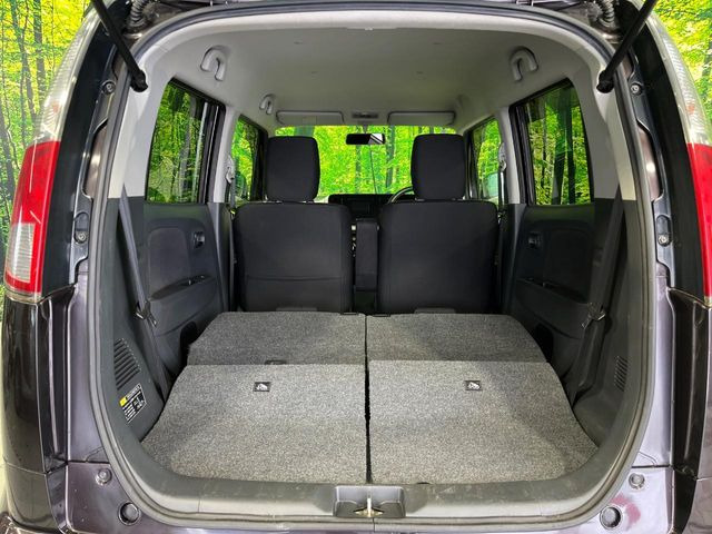 ���i�̂���������ʋ΁A���}���ɏ\���ȉ׎��X�y�[�X���m�ۂ��Ă���܂��B�Z�J���h�V�[�g��|���ƁA�傫�ȉו��̐ύڂ��\�ł���