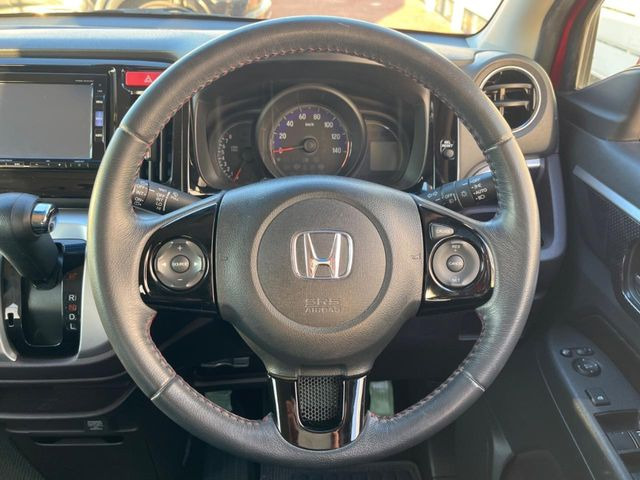 �y�����v�����X�e�A�����O�z�㎿�Ȋv���g�p���邱�ƂŁA��ɂ����������݂ƂĂ��^�]���₷���n���h���ł���