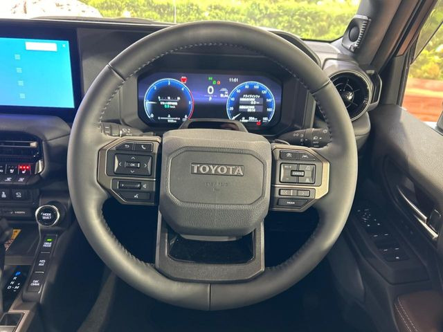 �y�����v�����X�e�A�����O�z�㎿�Ȋv���g�p���邱�ƂŁA��ɂ����������݂ƂĂ��^�]���₷���n���h���ł���