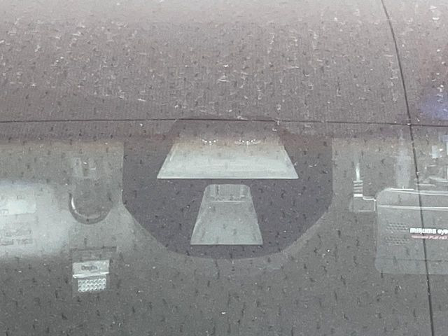 �y�z���_�Z���V���O�z���s���ɑO���̎ԗ�����F�����A�Փ˂������Ȏ��͌x��ƃu���[�L�ŏՓˉ���Ɣ�Q�y�����A�V�X�g�B�����S�Ƀh���C�u�����y���݂��������܂��B