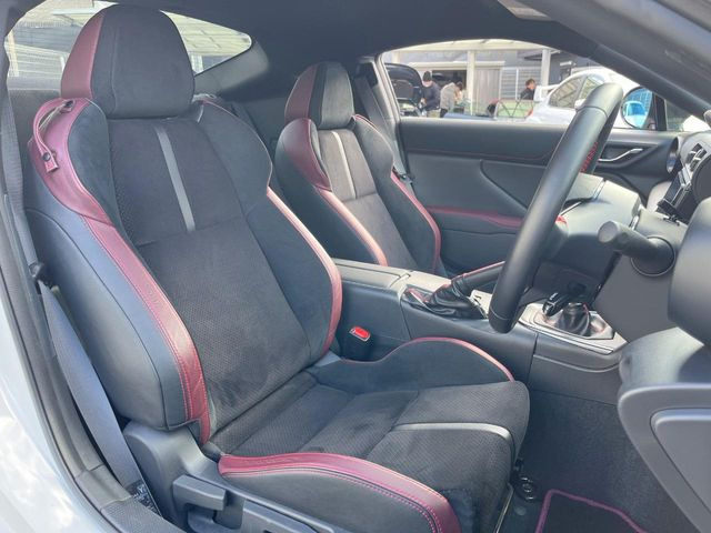 �y�n�[�t���U�[�V�[�g�z�������ƍ���S�n�𗼗������l�C�̃V�[�g���w�ʁE���ʂ̓X�G�[�h���ƂȂ��Ă���A���G��⊊��ɂ����ɗD��Ă��܂��B�C���╞���ɍ��E���ꂸ���K�ɂ���肢�������܂��B