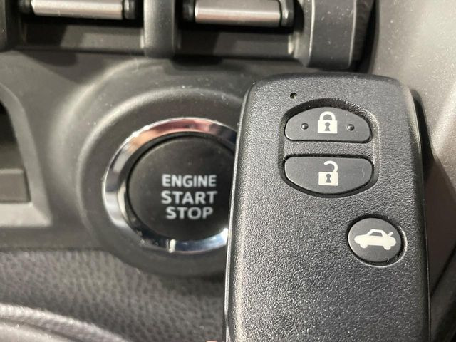 �y�X�}�[�g�L�[�z�J�o����|�P�b�g�ɓ��ꂽ�܂܂ł��h�A�̎{���E�������\�ȃX�}�[�g�L�[�𑕔��B�G���W���̃I���E�I�t�����J�M�����o���K�v����������Ƃ��Ă��֗��ł���