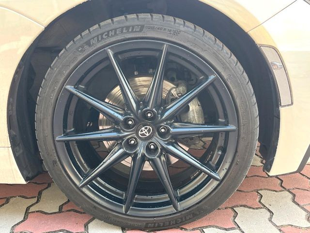 �y����18�C���`�A���~�z�C�[���z�O�ςɃ}�b�`���������A���~�z�C�[���𑕒����Ă���܂��B�e��ЊO�A���~�z�C�[����A�X�^�b�h���X�^�C�����戵�����Ă���܂��B���񂲑��k����������