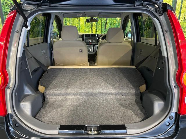 ���i�̂���������ʋ΁A���}���ɏ\���ȉ׎��X�y�[�X���m�ۂ��Ă���܂��B�Z�J���h�V�[�g��|���ƁA�傫�ȉו��̐ύڂ��\�ł���