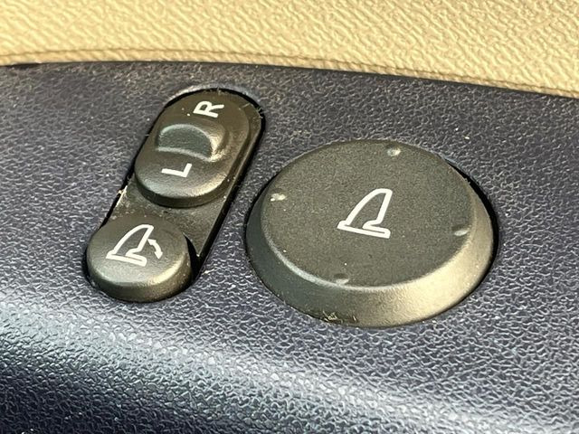 �y�d���i�[�~���[�z�T�C�h�~���[�͓d���i�[���ƂȂ��Ă���A�������ԏ�ł��L�Y�������X�N��}�����܂��B