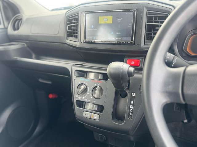 ���[�Ԃ܂łɎԗ������Ȃǐ�C�X�^�b�t����Ƃ������܂��� �����̓X�`�[�������͂��߁A�ł��邾���C���悭����肢��������悤�����������܂�!�O���͋@�B�Ŗ����������āA���b�N�X�R�[�e�B���O�������Ă��܂��B