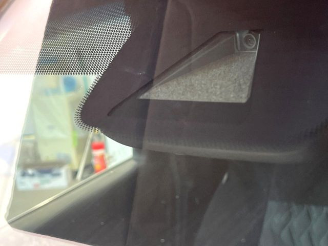 �y�g���^�Z�[�t�e�B�Z���X�z���s���ɑO���̎ԗ�����F�����A�Փ˂������Ȏ��͌x��ƃu���[�L�ŏՓˉ���Ɣ�Q�y�����A�V�X�g�B�����S�Ƀh���C�u�����y���݂��������܂��B