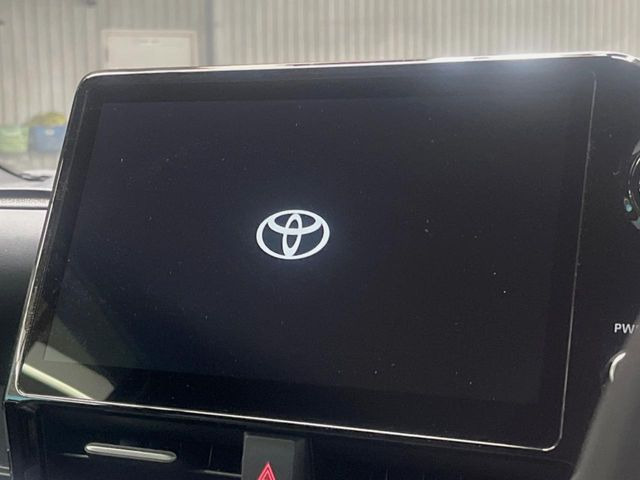 �y10.5�C���` �f�B�X�v���C�I�[�f�B�I�z���ʂ̃f�B�X�v���C��AppleCarPlay��AndroidAuto�����p�\�B�傫�ȉ�ʂŃX�}�z�i�r�A�v���������p���������܂���