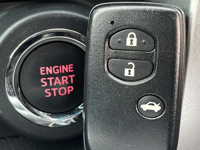 �y�X�}�[�g�L�[�z�J�o����|�P�b�g�ɓ��ꂽ�܂܂ł��h�A�̎{���E�������\�ȃX�}�[�g�L�[�𑕔��B�G���W���̃I���E�I�t�����J�M�����o���K�v����������Ƃ��Ă��֗��ł���