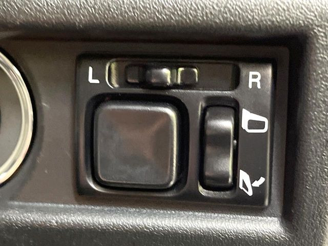 �y�d���i�[�~���[�z�T�C�h�~���[�͓d���i�[���ƂȂ��Ă���A�������ԏ�ł��L�Y�������X�N��}�����܂��B