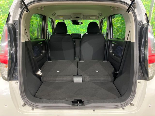 ���i�̂���������ʋ΁A���}���ɏ\���ȉ׎��X�y�[�X���m�ۂ��Ă���܂��B�Z�J���h�V�[�g��|���ƁA�傫�ȉו��̐ύڂ��\�ł���