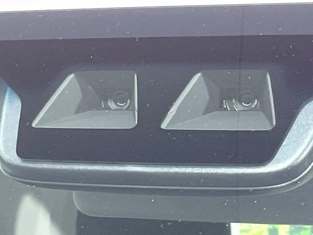 �y�X�}�[�g�A�V�X�g�z���s���ɑO���̎ԗ�����F�����A�Փ˂������Ȏ��͌x��ƃu���[�L�ŏՓˉ���Ɣ�Q�y�����A�V�X�g�B�����S�Ƀh���C�u�����y���݂��������܂��B