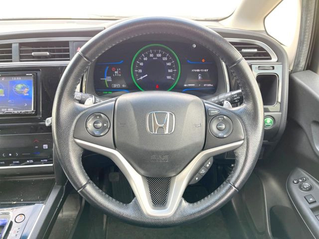 �y�����v�����X�e�A�����O�z�㎿�Ȋv���g�p���邱�ƂŁA��ɂ����������݂ƂĂ��^�]���₷���n���h���ł���