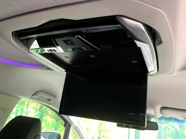 【フリップダウンモニター】大画面モニターで後席でもエンタメをお楽しみいただけます。小さなお子様にも大人気の装備です♪