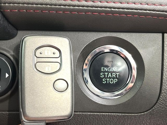 �y�X�}�[�g�L�[�z�J�o����|�P�b�g�ɓ��ꂽ�܂܂ł��h�A�̎{���E�������\�ȃX�}�[�g�L�[�𑕔��B�G���W���̃I���E�I�t�����J�M�����o���K�v����������Ƃ��Ă��֗��ł���