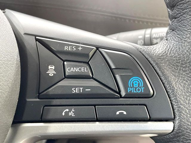 【プロパイロット】高速道路での長距離走行が楽に!!渋滞時と巡回走行のシーンで、アクセル・ブレーキ・ステアリングを自動で制御し、長距離運転の負担を軽減してくれます♪