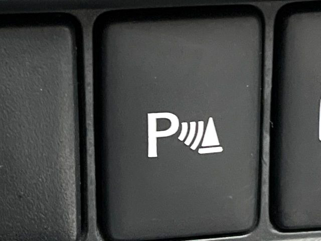 【クリアランスソナー】バンパーに付いたセンサーが障害物を検知!一定の距離に近づくとアラートで教えてくれます♪狭い駐車スペースや車庫入れ時も安心ですね☆