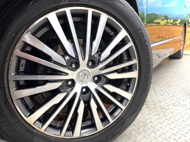 �y����18�C���`�A���~�z�C�[���z�O�ςɃ}�b�`���������A���~�z�C�[���𑕒����Ă���܂��B�e��ЊO�A���~�z�C�[����A�X�^�b�h���X�^�C�����戵�����Ă���܂��B���񂲑��k����������