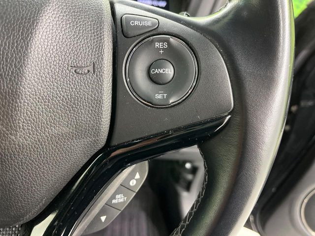 【クルーズコントロール】高速道路もラクラク走行。アクセルを離しても一定速度で走行ができ、長距離運転時の負担を軽減!加速・減速も簡単なスイッチ操作で調整できます。