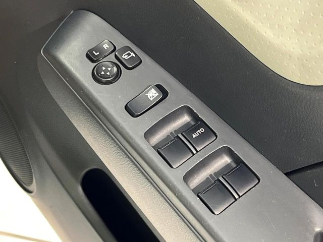 �y�d���i�[�~���[�z�T�C�h�~���[�͓d���i�[���ƂȂ��Ă���A�������ԏ�ł��L�Y�������X�N��}�����܂��B