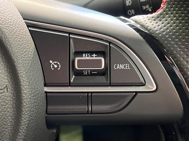 �y�N���[�Y�R���g���[���z�������H�����N���N���s�B�A�N�Z���𗣂��Ă���葬�x�ő��s���ł��A�������^�]���̕��S���y��!�����E�������ȒP�ȃX�C�b�`����Œ����ł��܂��B