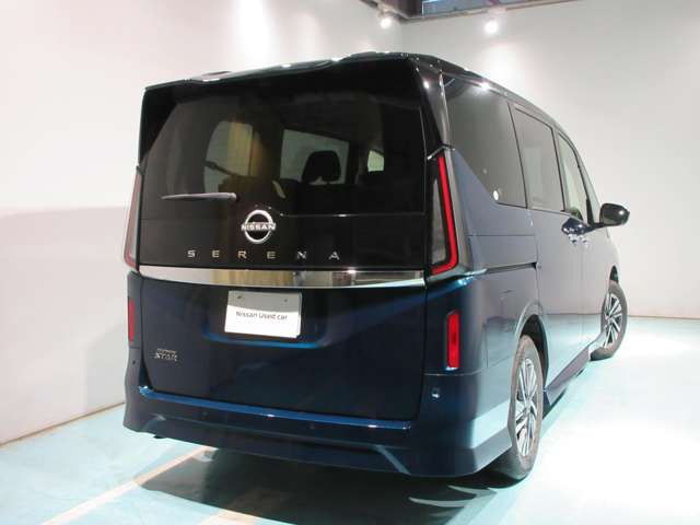 セレナ2.0 ハイウェイスターV 4WD