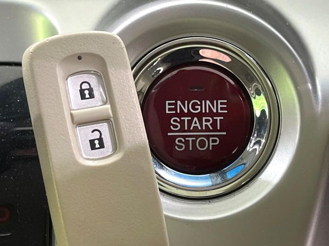 �yHonda�X�}�[�g�L�[�z�J�o����|�P�b�g�ɓ��ꂽ�܂܂ł��h�A�̎{���E�������\�ȃX�}�[�g�L�[�𑕔��B�G���W���̃I���E�I�t�����J�M�����o���K�v����������Ƃ��Ă��֗��ł���