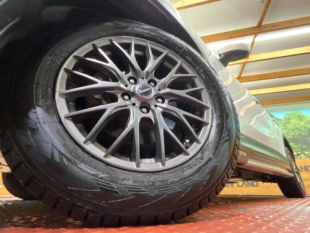 17�C���`�A���~�z�C�[���z�O�ςɃ}�b�`�����A���~�z�C�[���𑕒����Ă���܂��B�e��A���~�z�C�[����A�X�^�b�h���X�^�C�����戵�����Ă���܂��B���񂲑��k����������