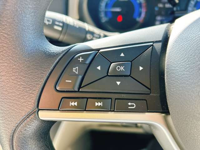 �y�X�e�A�����O�X�C�b�`�z�n���h���̃{�^���ŊȒP�Ƀi�r�̉��ʂ�`�����l������\�ł���